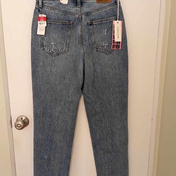 Aritzia Denim Forum Boyfriend Jeans (with tags) - Picture 4 of 5